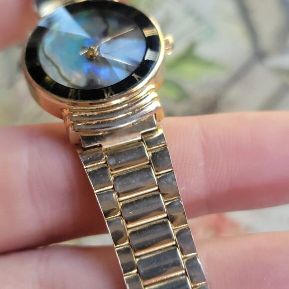 Vintage Watches Gitano MOP Dial Roman Numeral Gold Stretch Band Quartz Watch - Picture 7 of 10